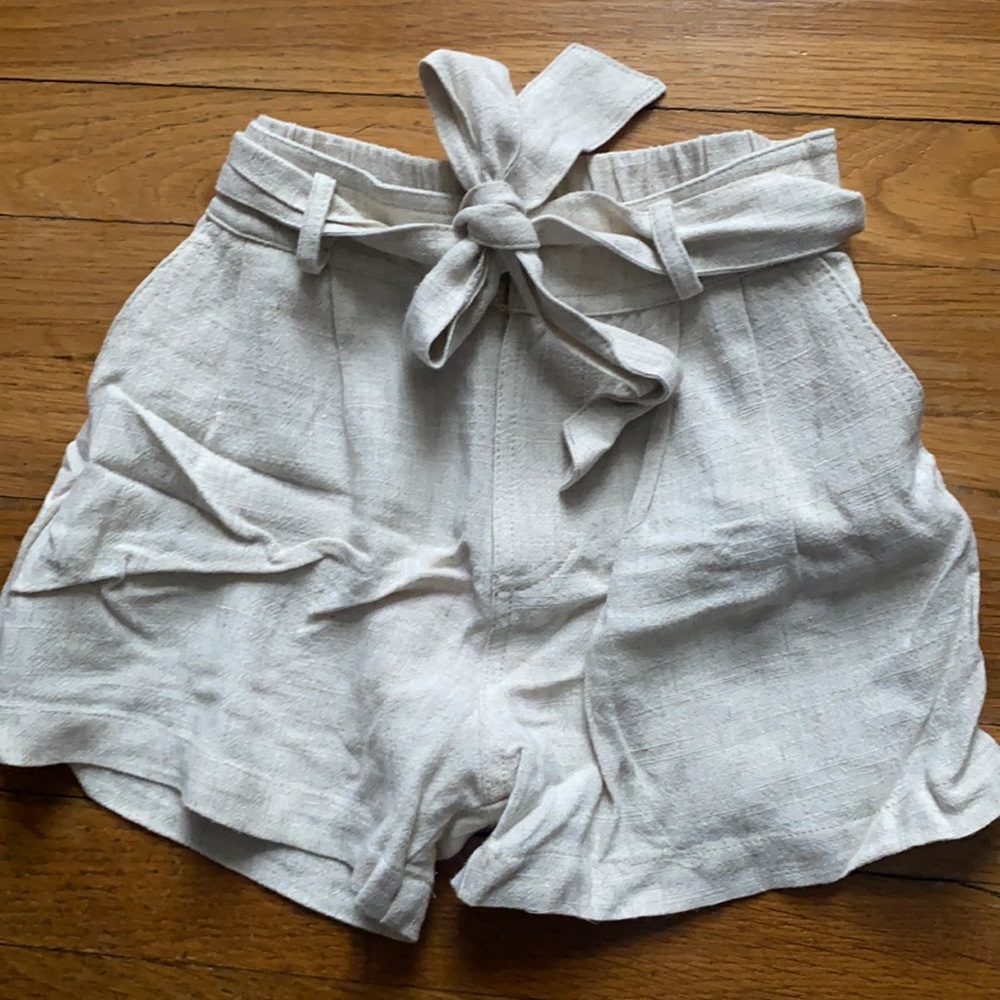 Hayden girls tie front linen shorts size medium (8).